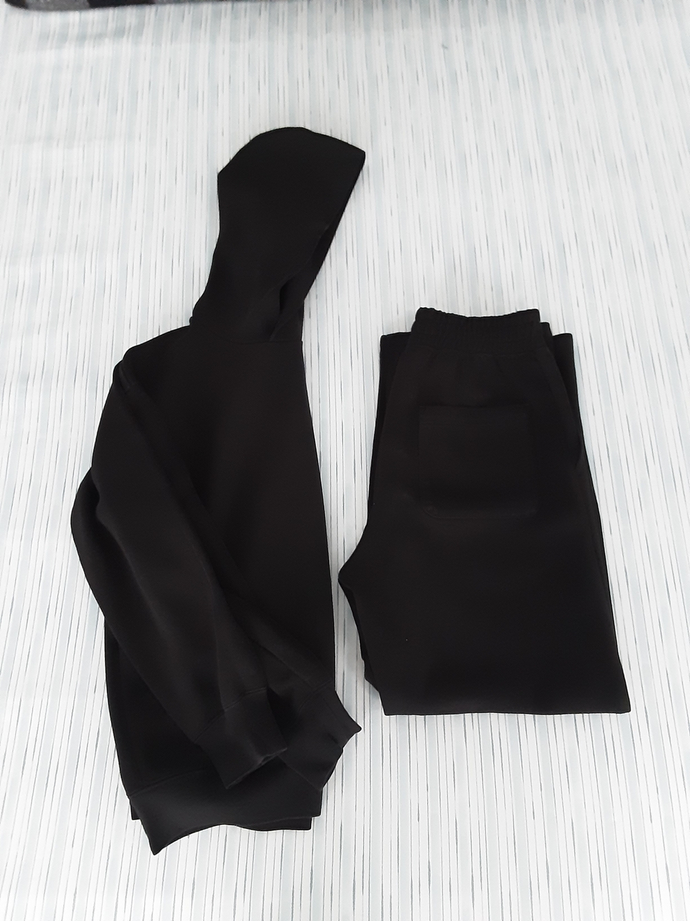 Uniqlo Wide Sweatpants & Hoodie (Black)